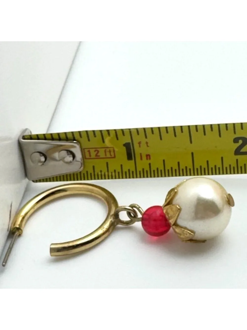 Gold Tone Hoop Earrings Red White Bead Dangles Lightweight Vintage - Picture 7 of 7